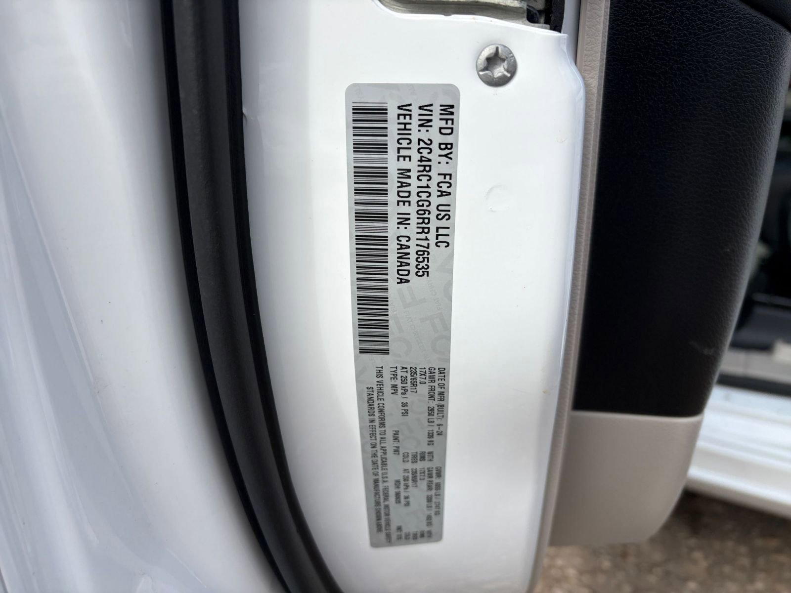 Used 2024 Chrysler Voyager LX image 32