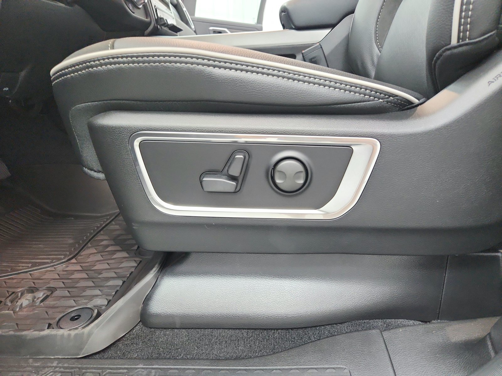 New 2026 RAM 1500 Laramie w/ Night Edition AWD/4WD image 21