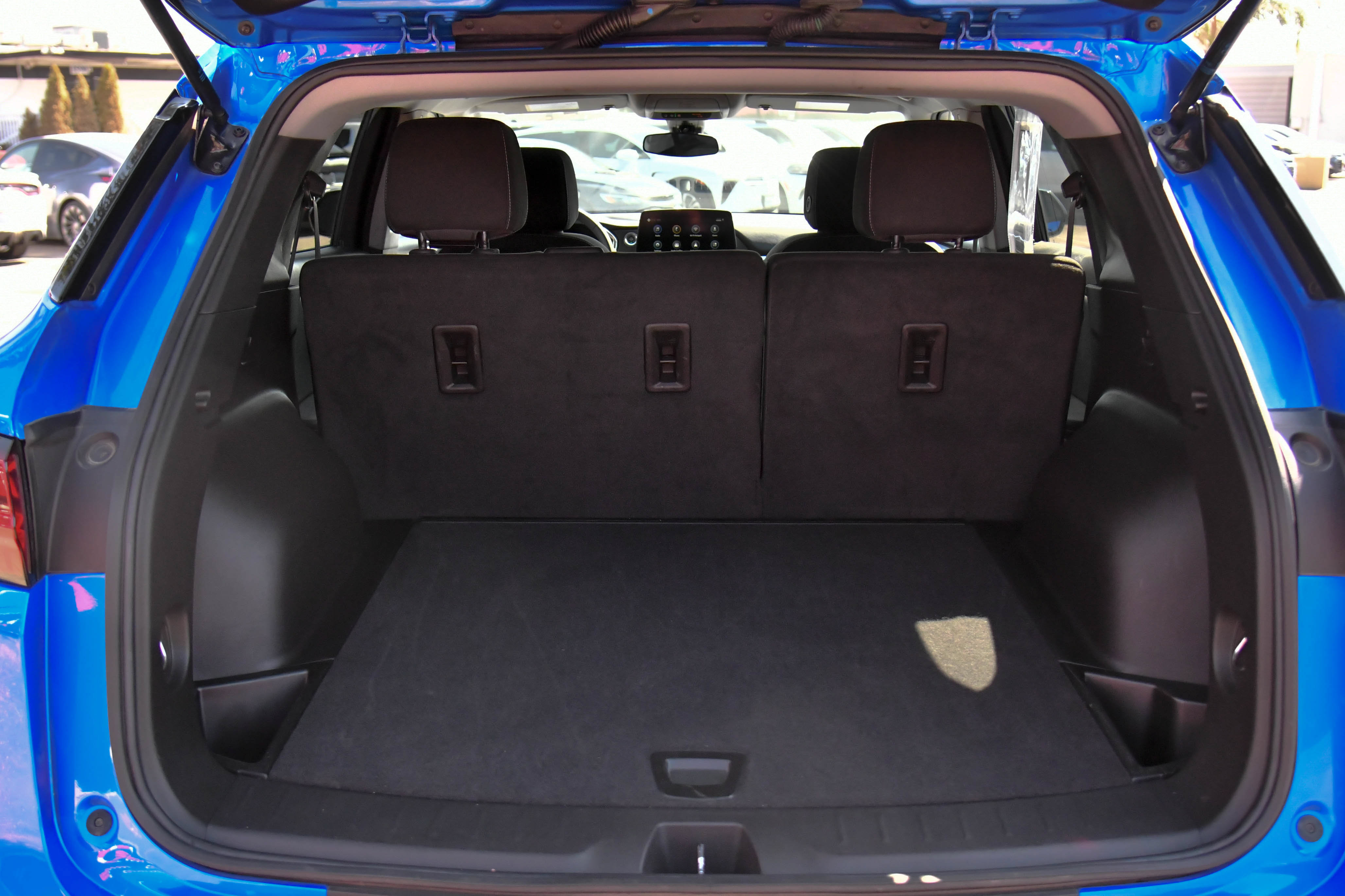 Used 2025 Chevrolet Blazer LT FWD image 39