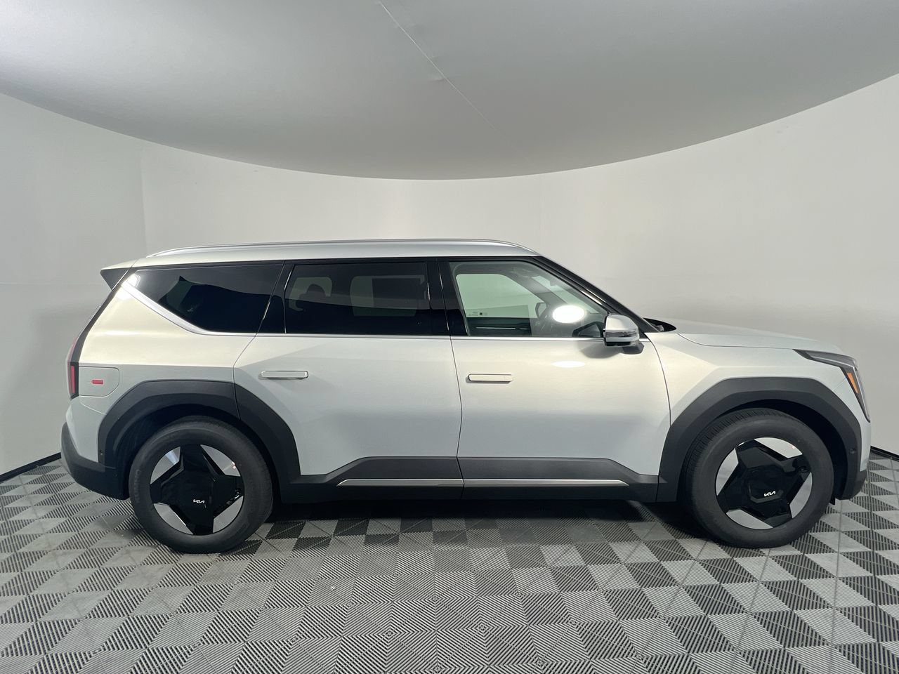 New 2026 Kia EV9 Light RWD image 2