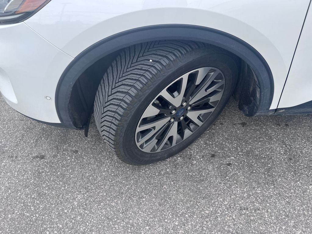 Certified 2020 Ford Escape Titanium FWD image 31