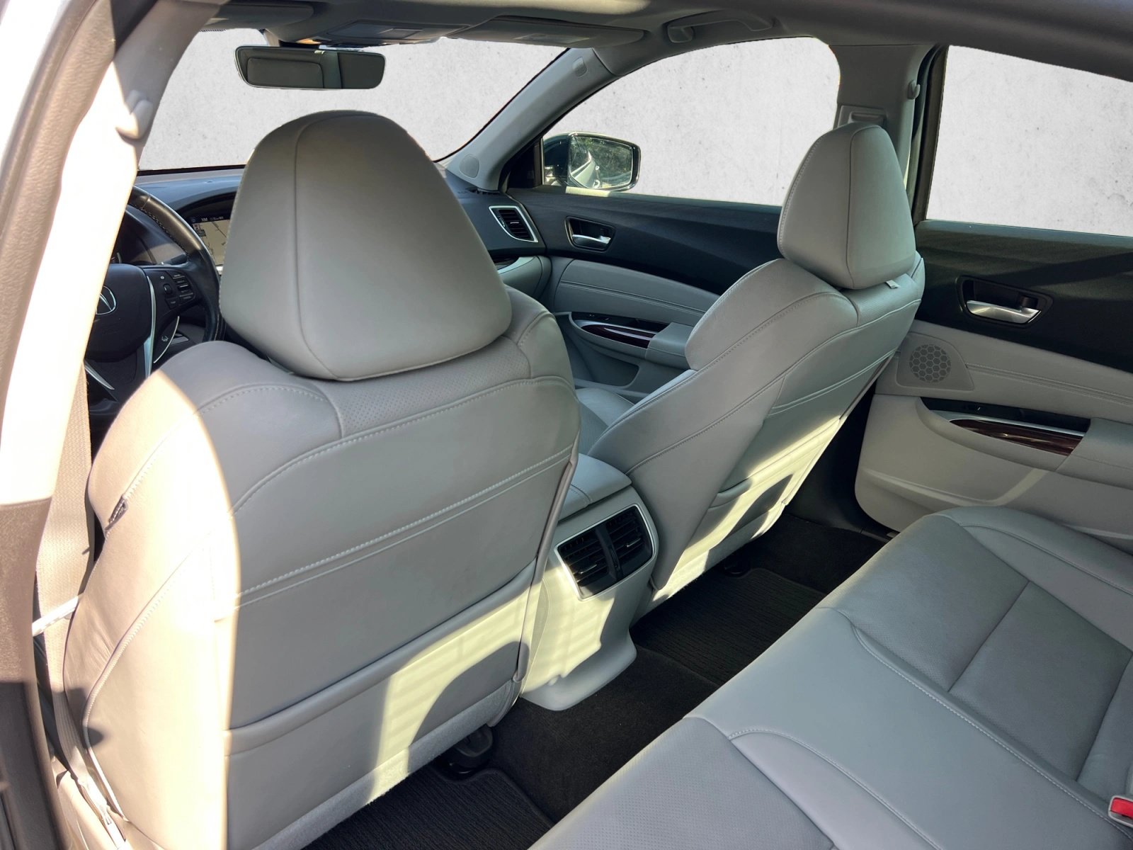 Used 2016 Acura TLX w/ Technology Package FWD image 19