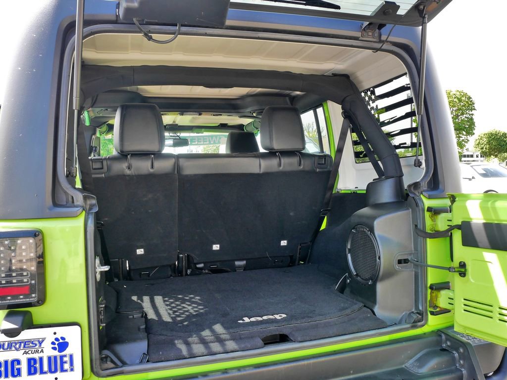 Used 2013 Jeep Wrangler Unlimited Sahara AWD/4WD image 16
