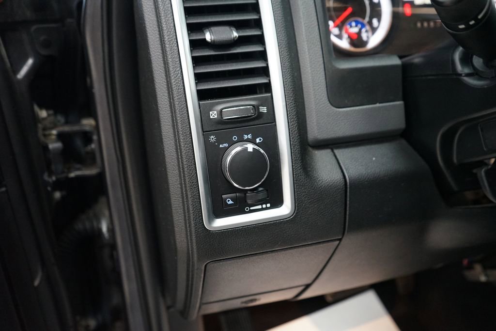 Used 2016 RAM 1500 Classic SLT image 26