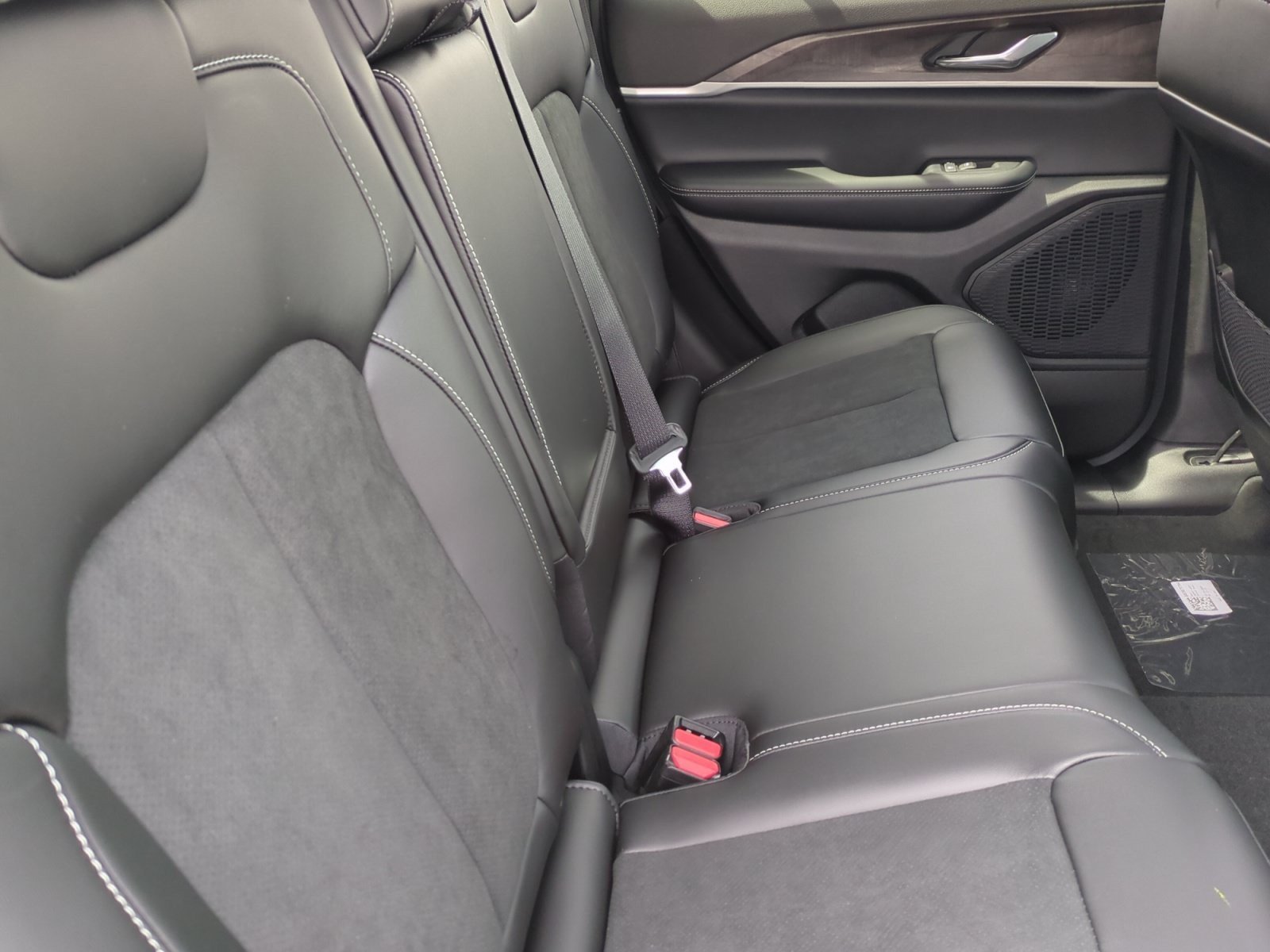 New 2026 Jeep Grand Cherokee Altitude AWD/4WD image 18