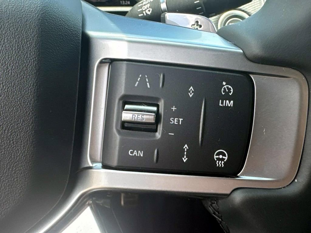 Used 2025 Land Rover Discovery Dynamic SE AWD/4WD image 27