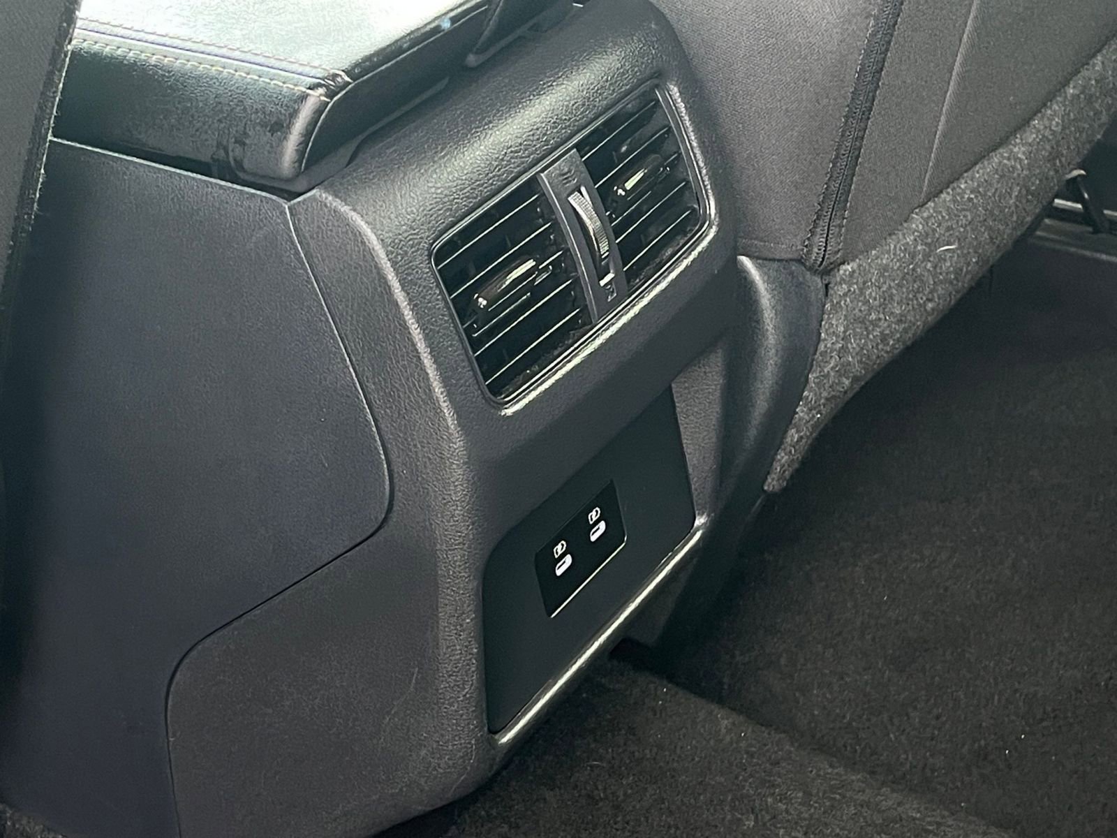 Used 2025 Nissan Rogue SV FWD image 24