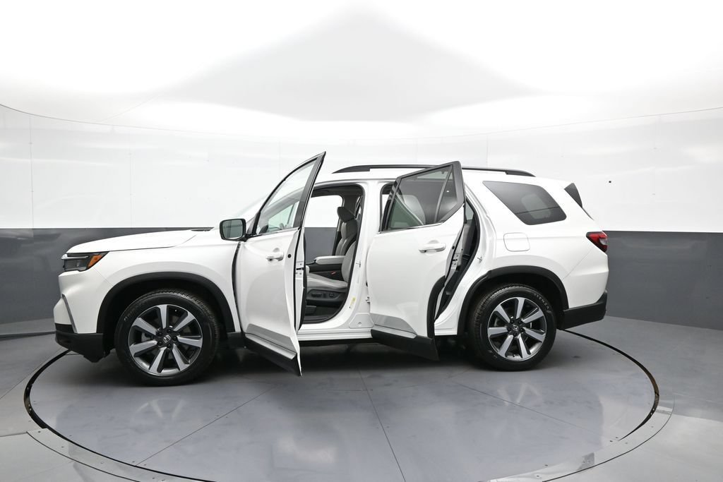 Certified 2024 Honda Pilot Touring image 45