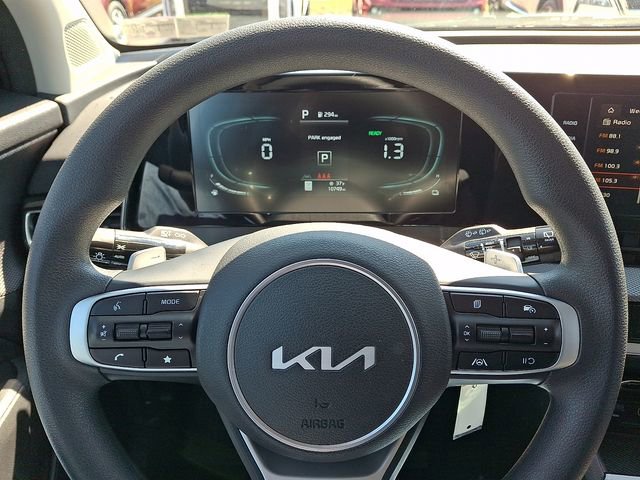 Used 2025 Kia Sportage LX image 18