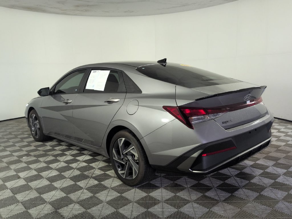 Used 2025 Hyundai Elantra Sport FWD image 9
