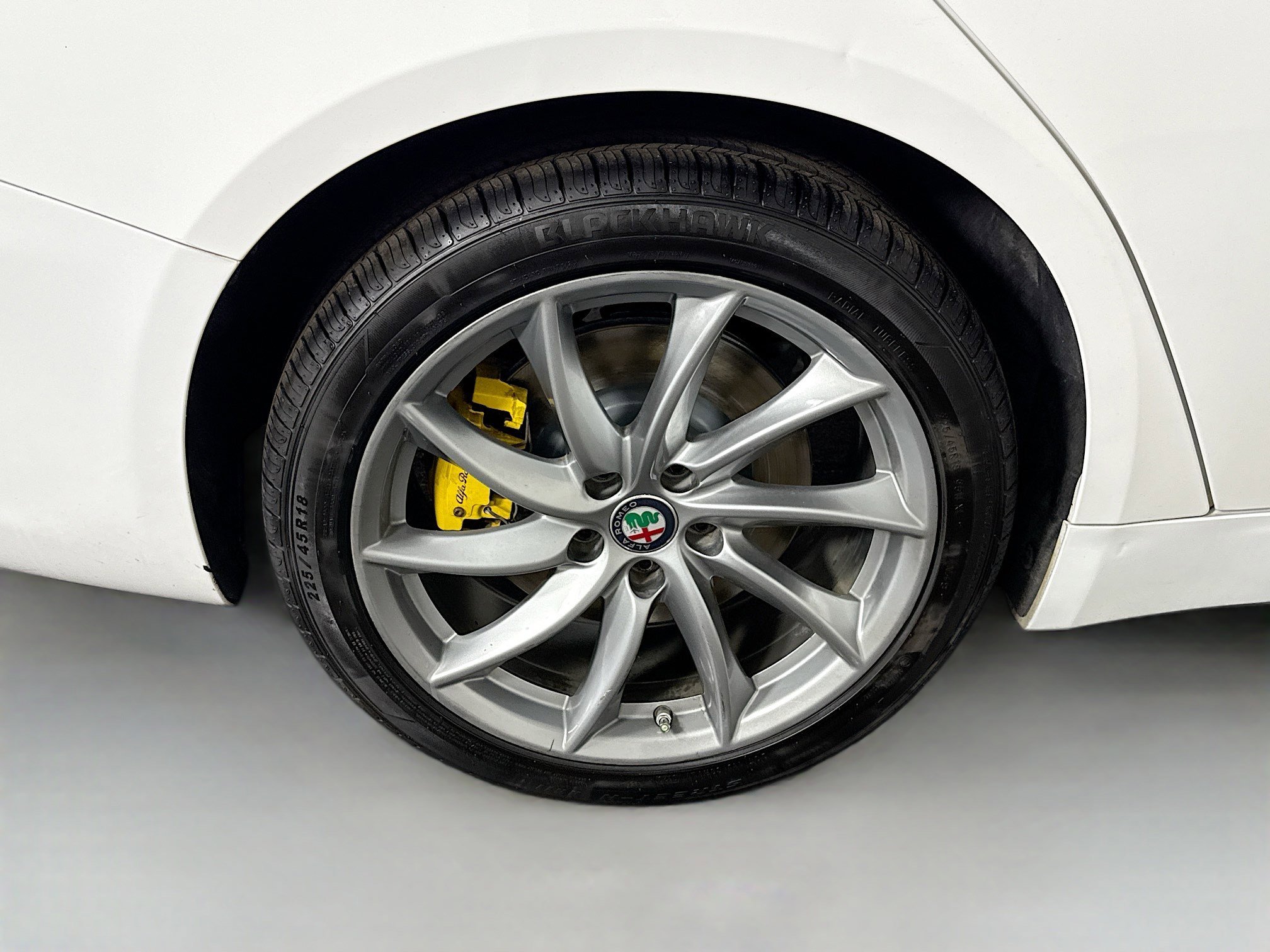 Used 2017 Alfa Romeo Giulia Base image 33