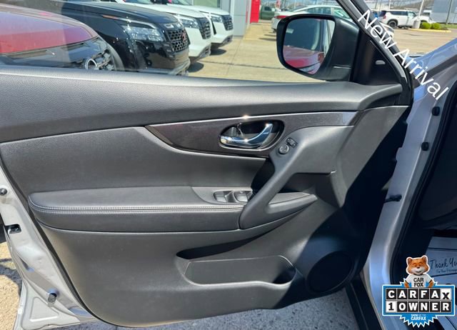 Used 2020 Nissan Rogue SV image 15