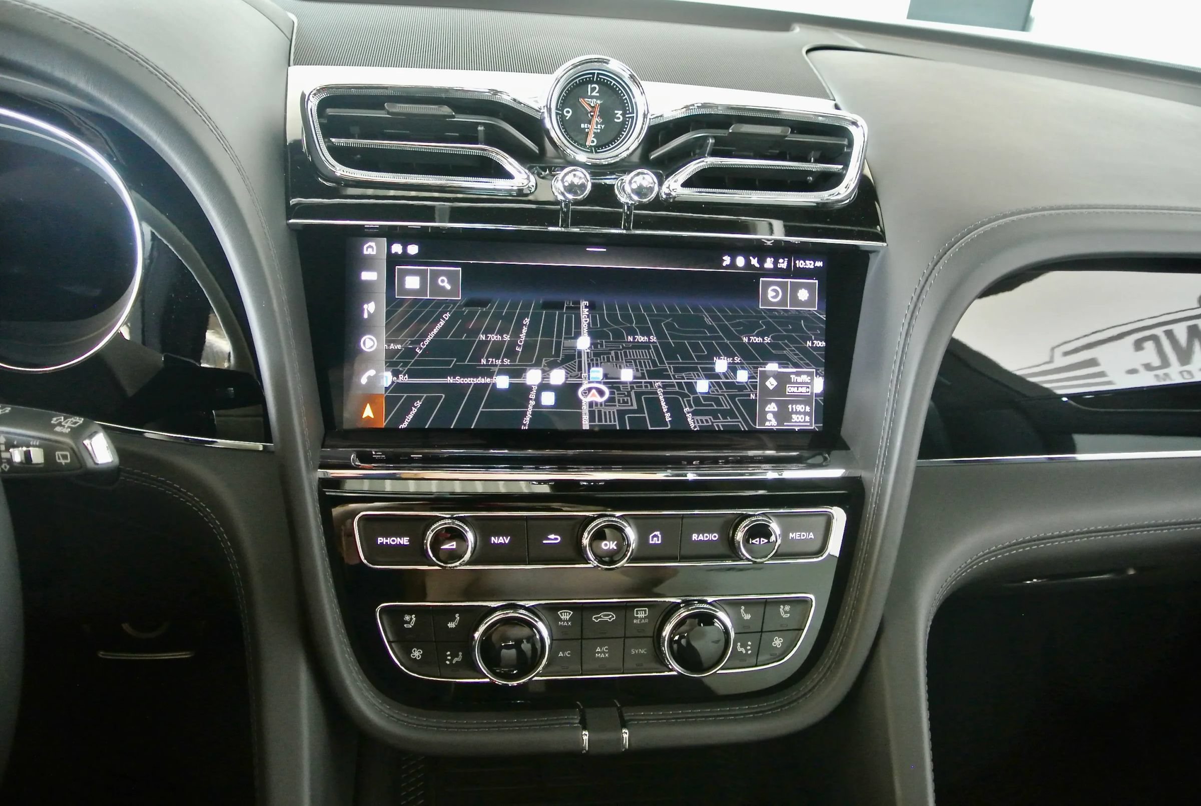 Used 2023 Bentley Bentayga AWD/4WD image 14