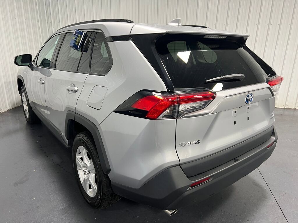 Used 2021 Toyota RAV4 XLE w/ Convenience Package image 24