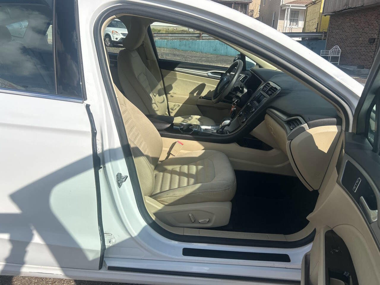 Used 2015 Ford Fusion SE image 25