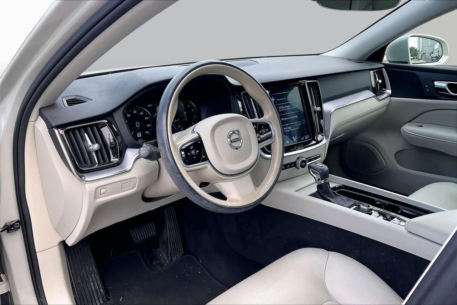 Used 2020 Volvo S60 T5 Momentum FWD image 17