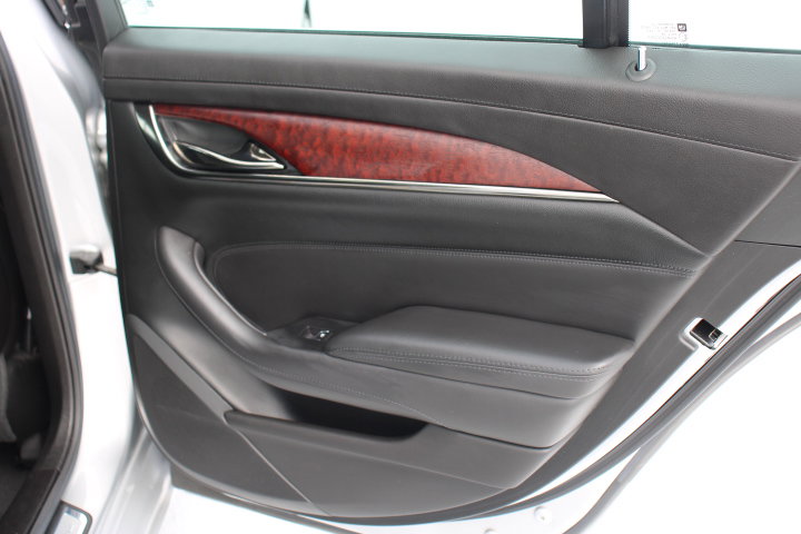 Used 2018 Cadillac CTS Luxury image 16