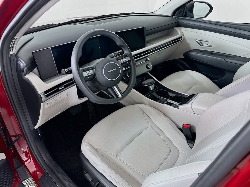 Certified 2025 Hyundai Tucson SEL FWD image 9