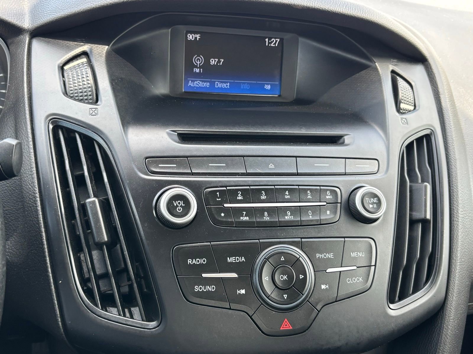 Used 2016 Ford Focus SE w/ SE Sport Package image 8