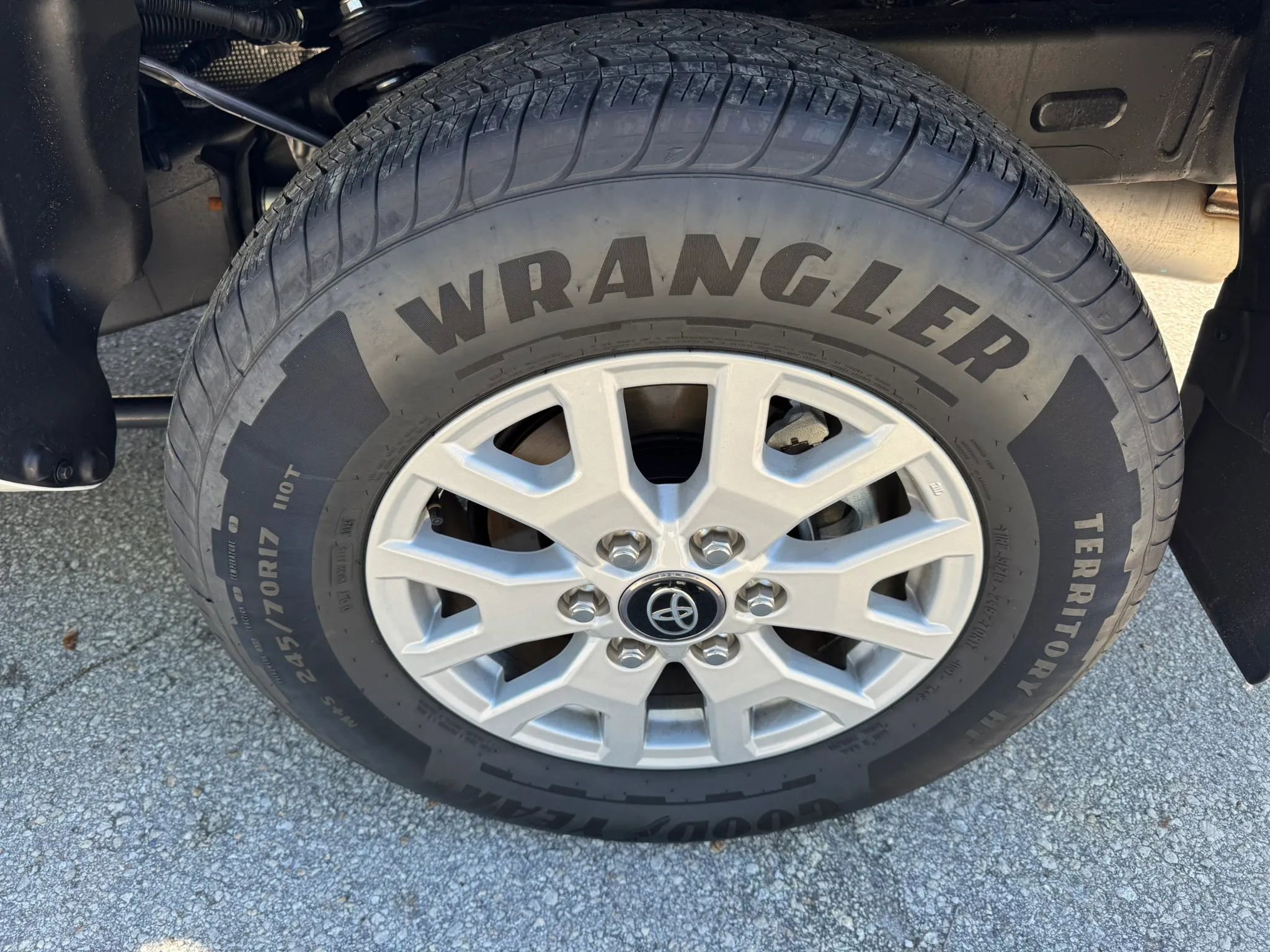 Used 2025 Toyota Tacoma SR5 image 37