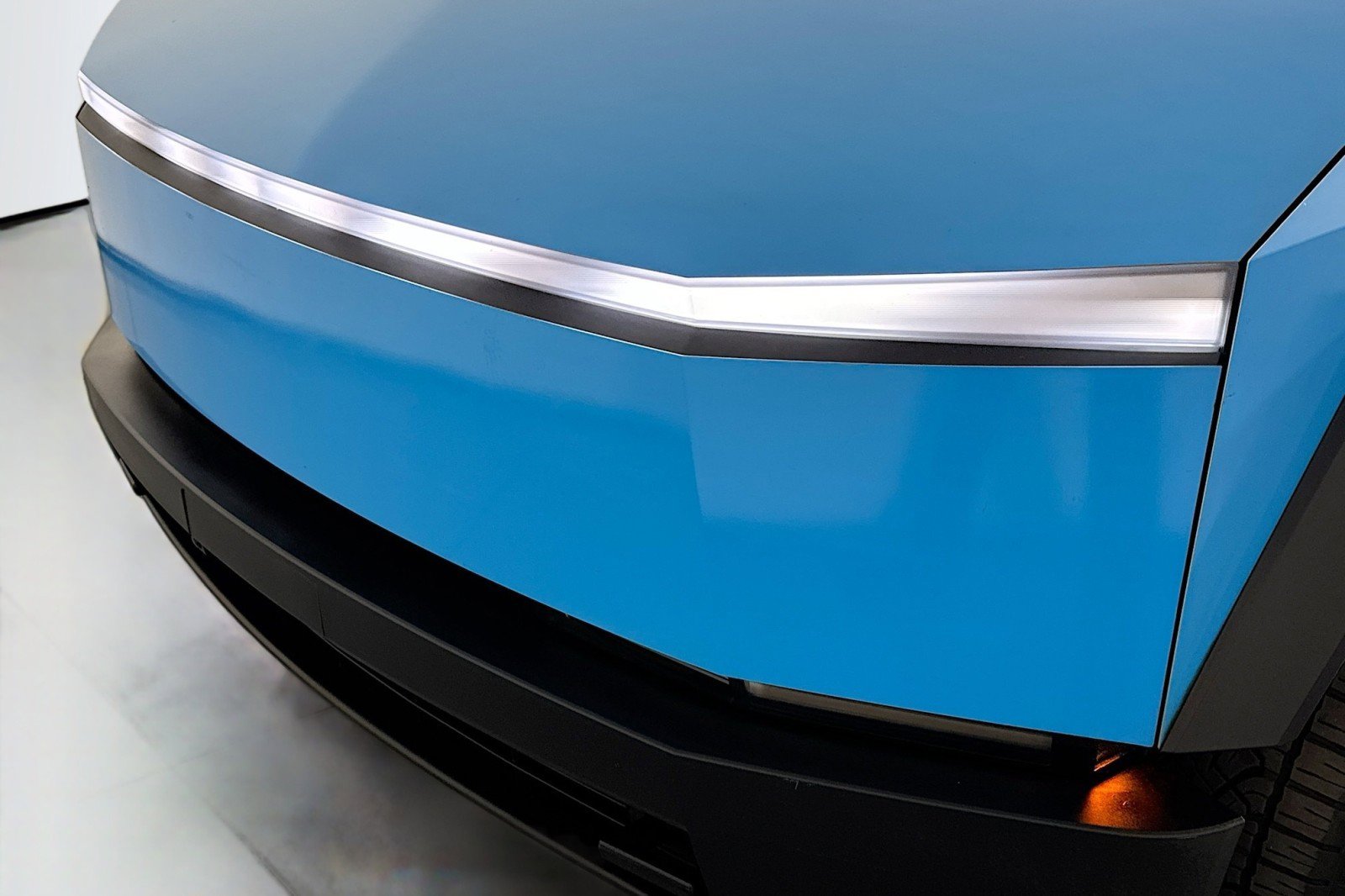 Used 2024 Tesla Cybertruck AWD Crew Cab image 13