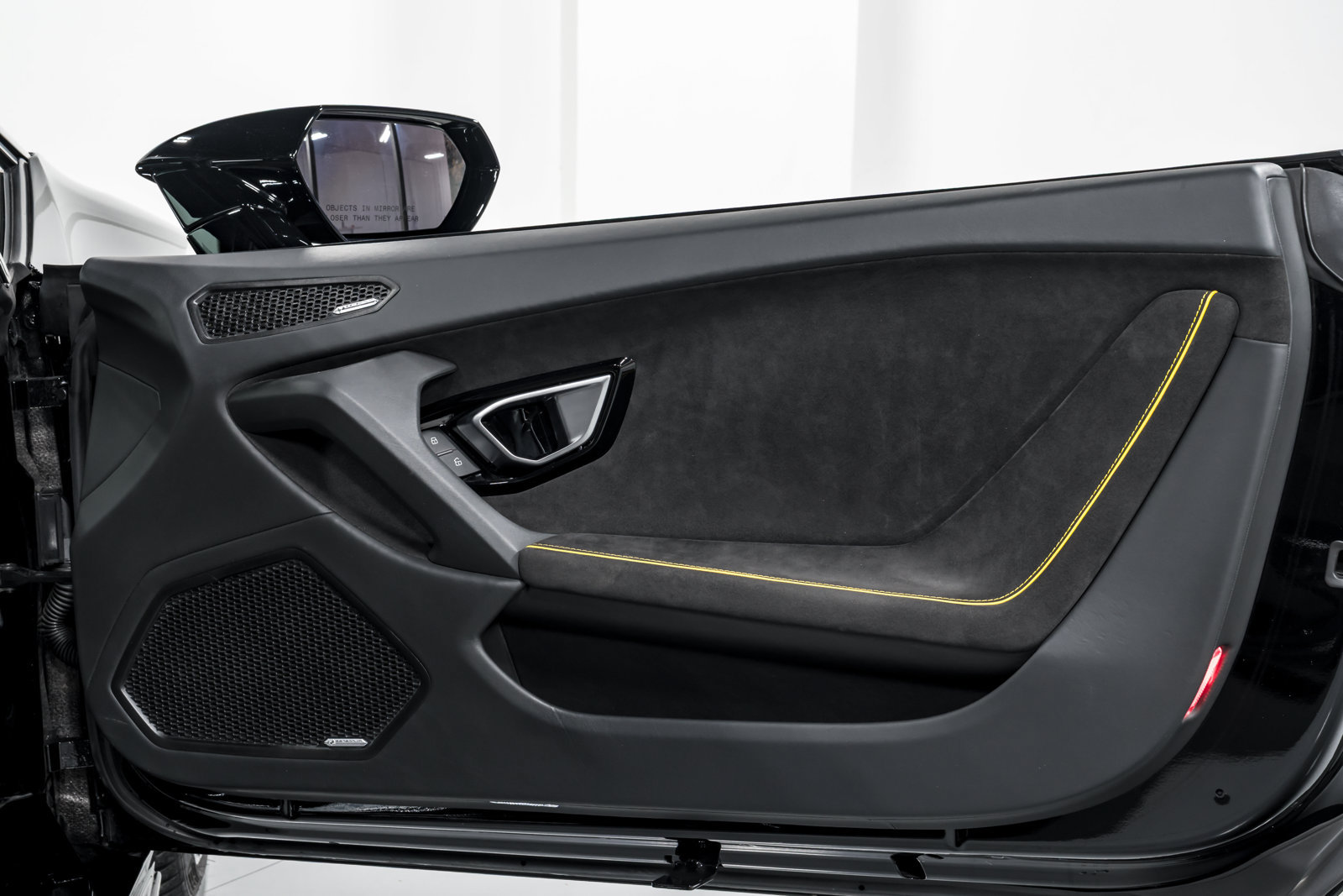 Used 2021 Lamborghini Huracan EVO RWD image 38