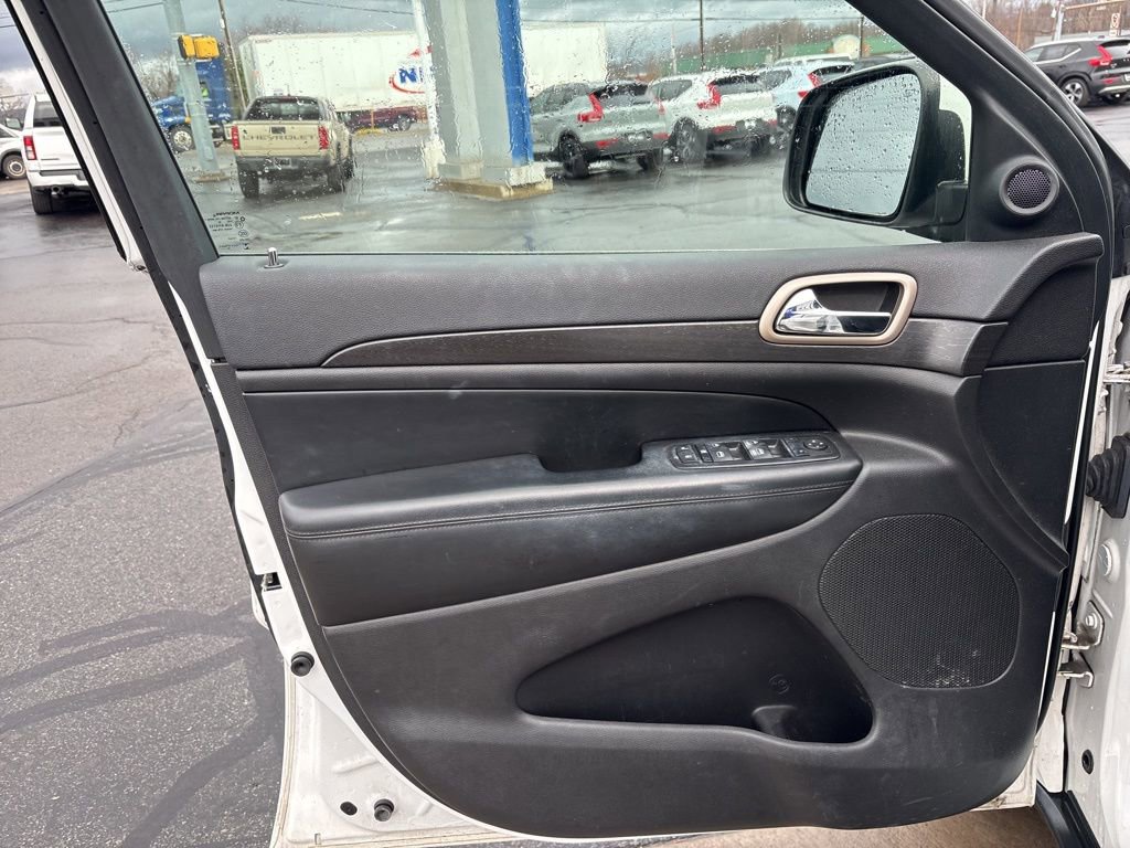 Used 2017 Jeep Grand Cherokee Laredo w/ Quick Order Package 23E image 14