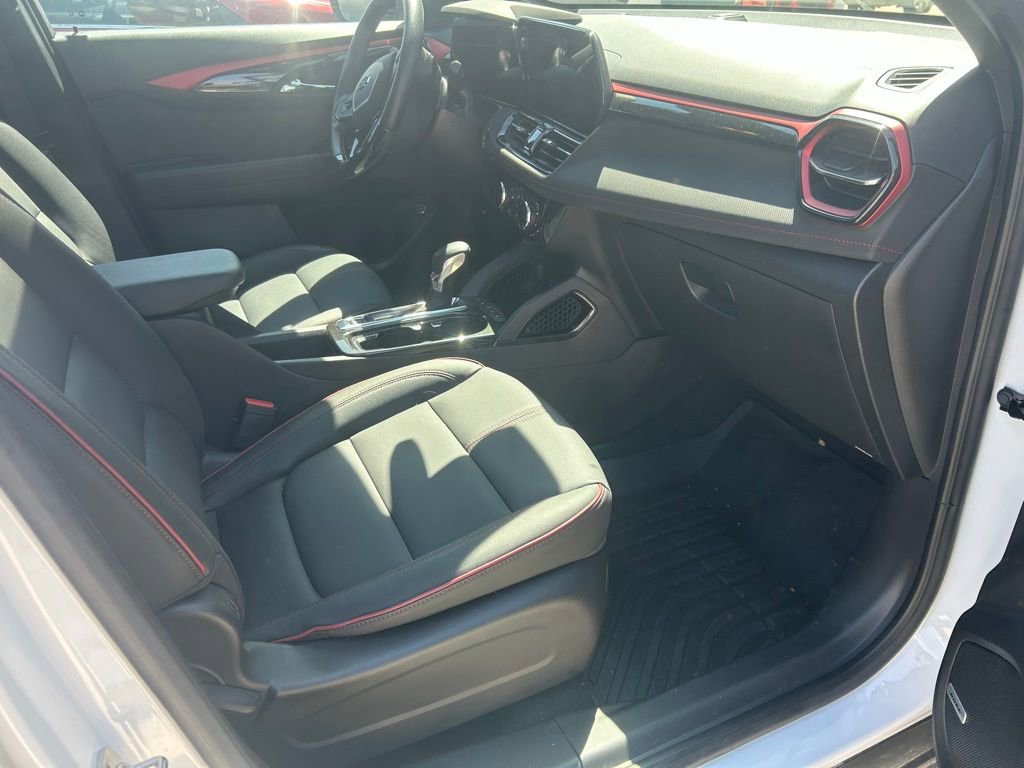 Used 2024 Chevrolet TrailBlazer RS w/ Convenience Package image 3