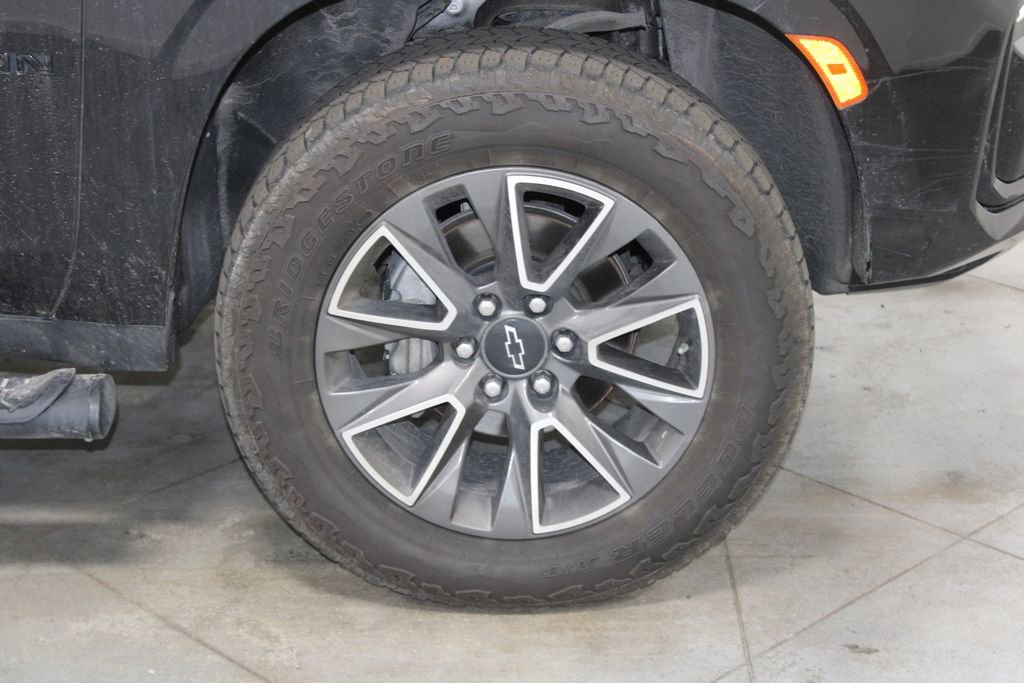 Used 2023 Chevrolet Suburban Z71 w/ Luxury Package image 12