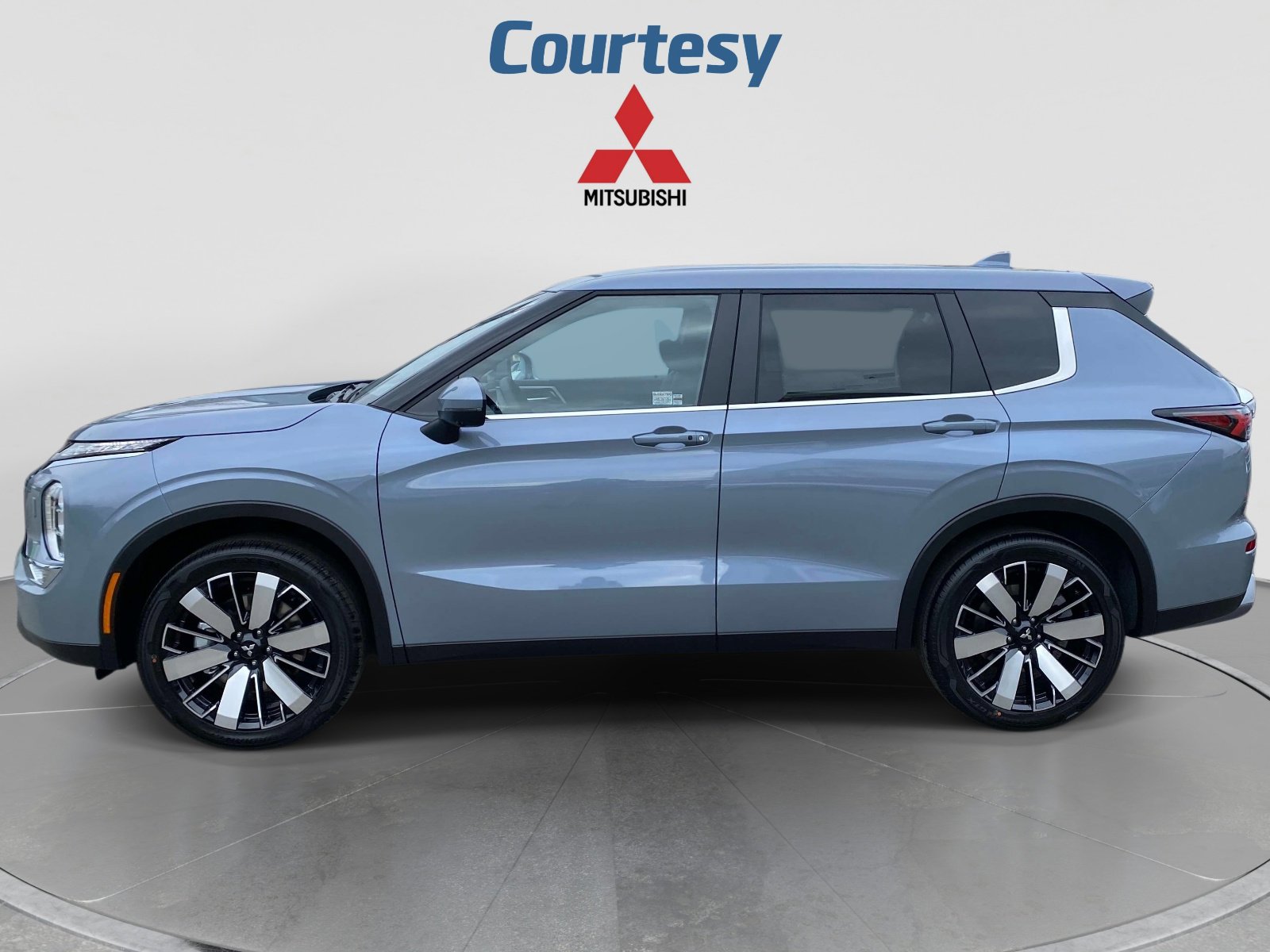 New 2026 Mitsubishi Outlander SE AWD/4WD image 2
