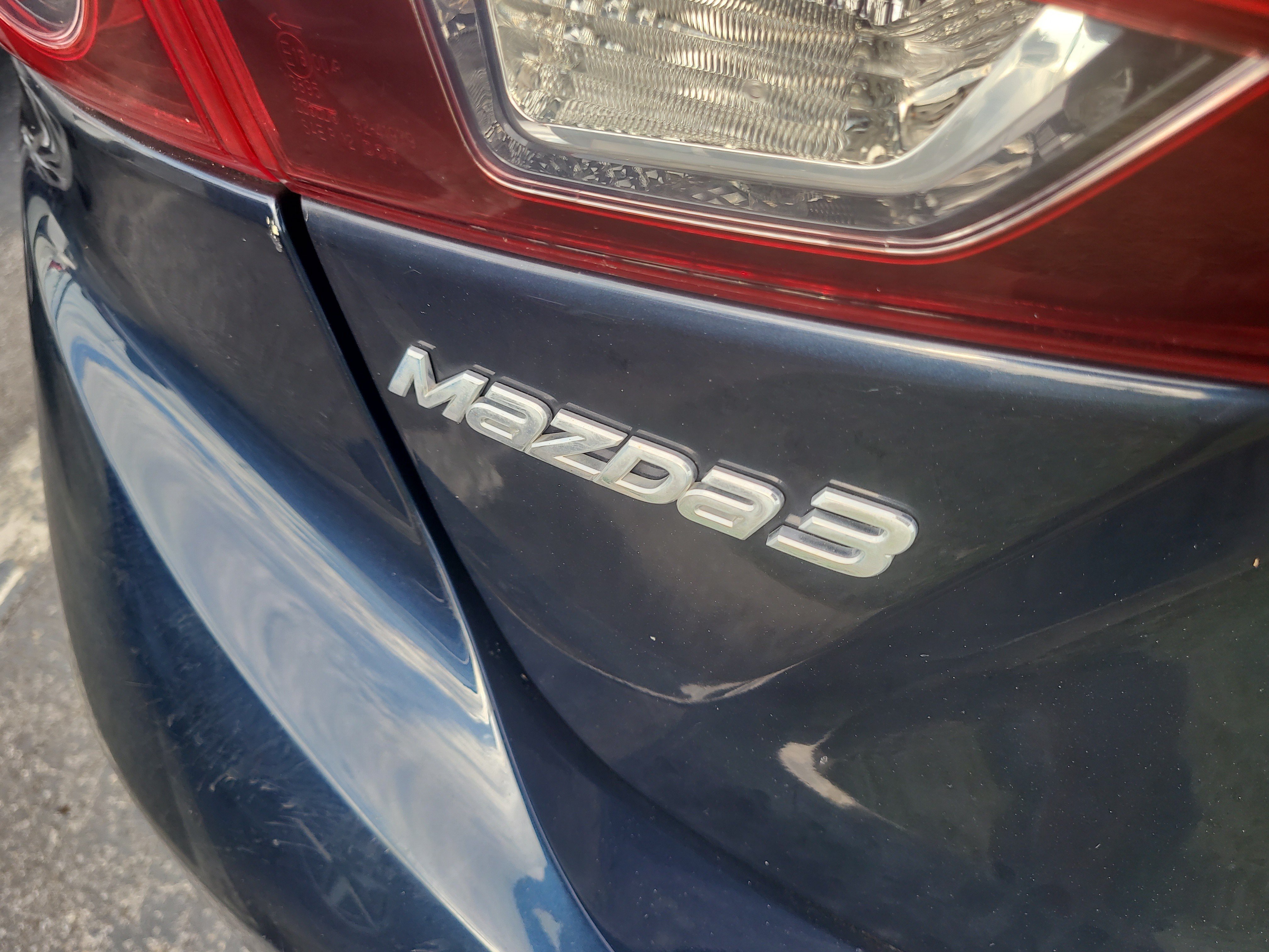 Used 2018 MAZDA MAZDA3 Sport w/ Preferred Equipment Package FWD image 11
