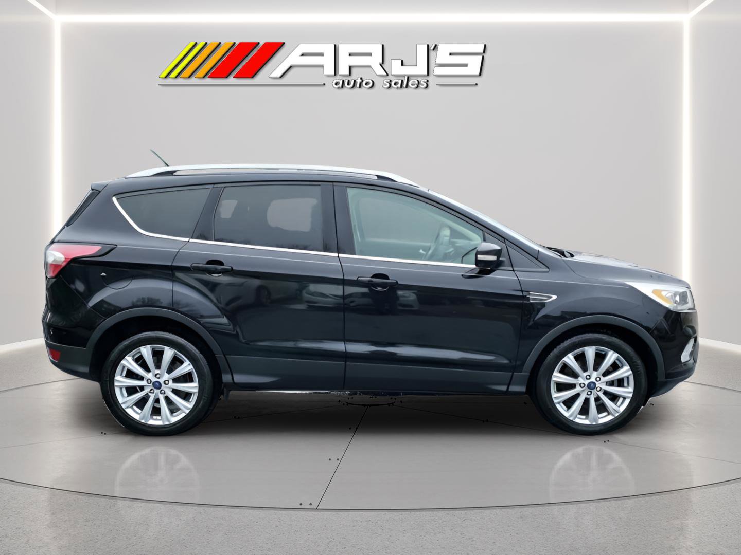 Used 2017 Ford Escape Titanium AWD/4WD image 4