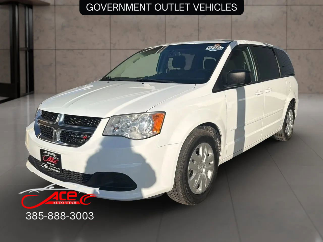 Used 2017 Dodge Grand Caravan SE w/ UConnect Hands-Free Group image 2