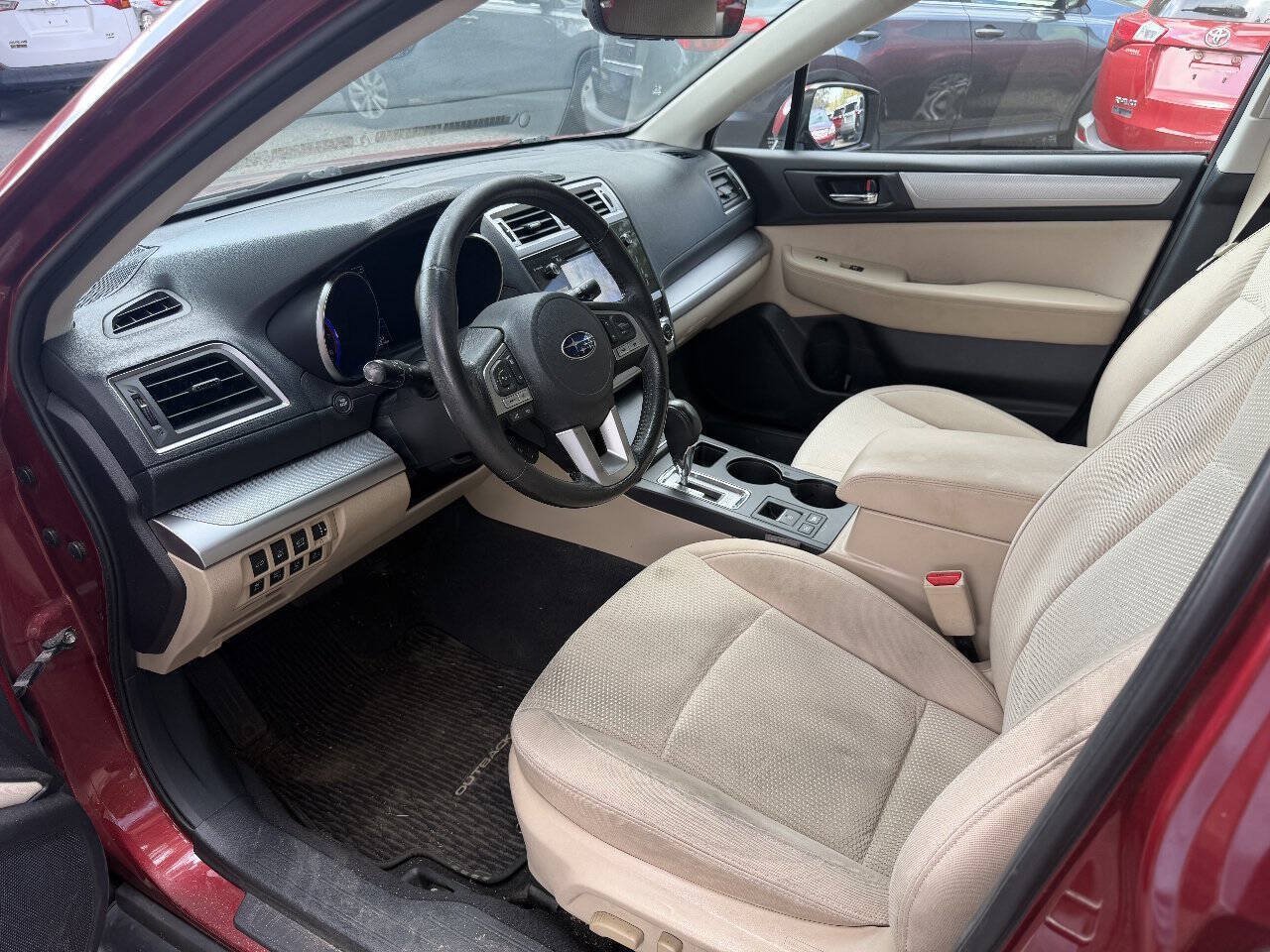 Used 2017 Subaru Outback 2.5i Premium AWD/4WD image 2