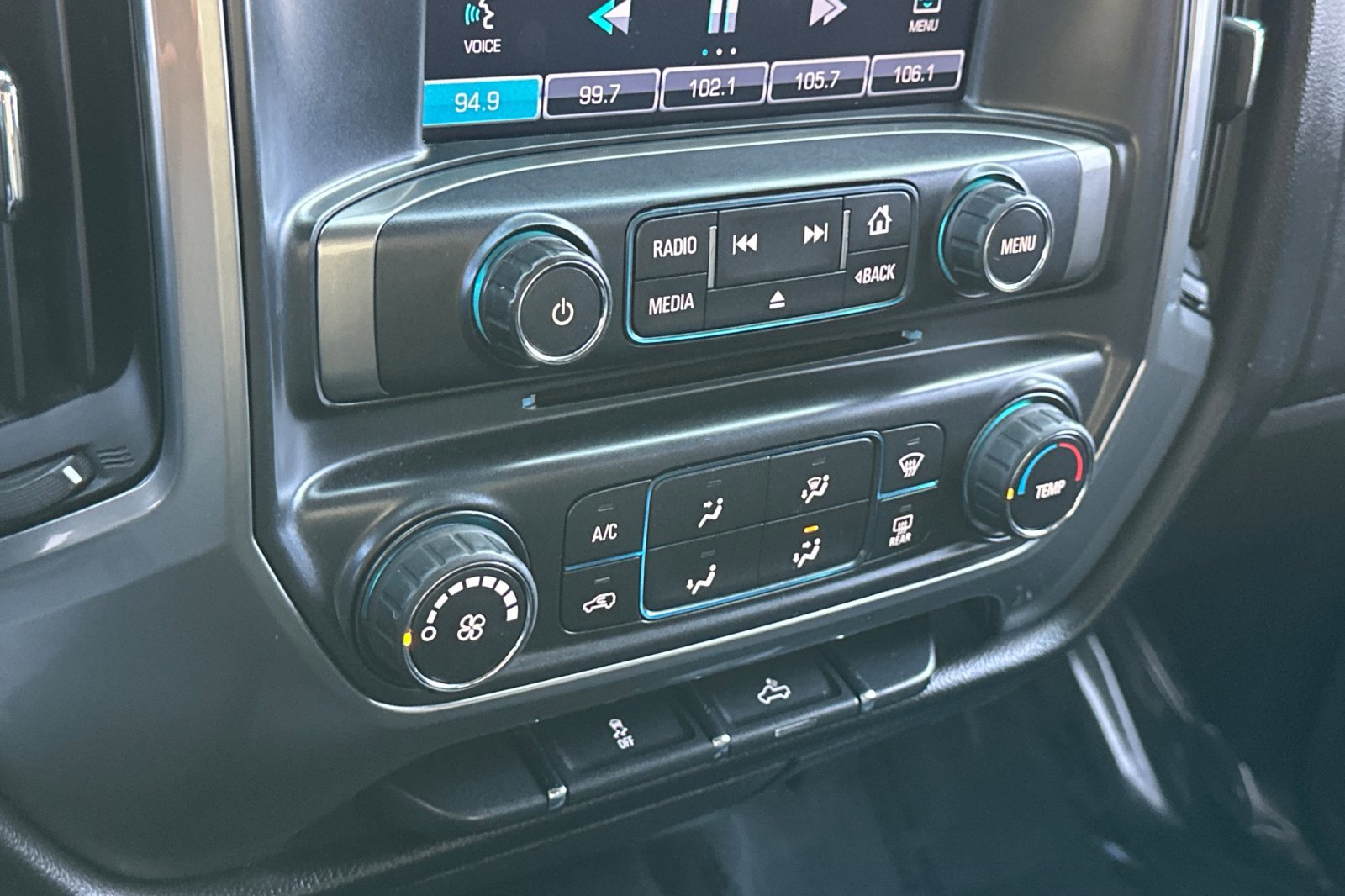 Used 2016 Chevrolet Silverado 1500 LT w/ LT Convenience Package image 28