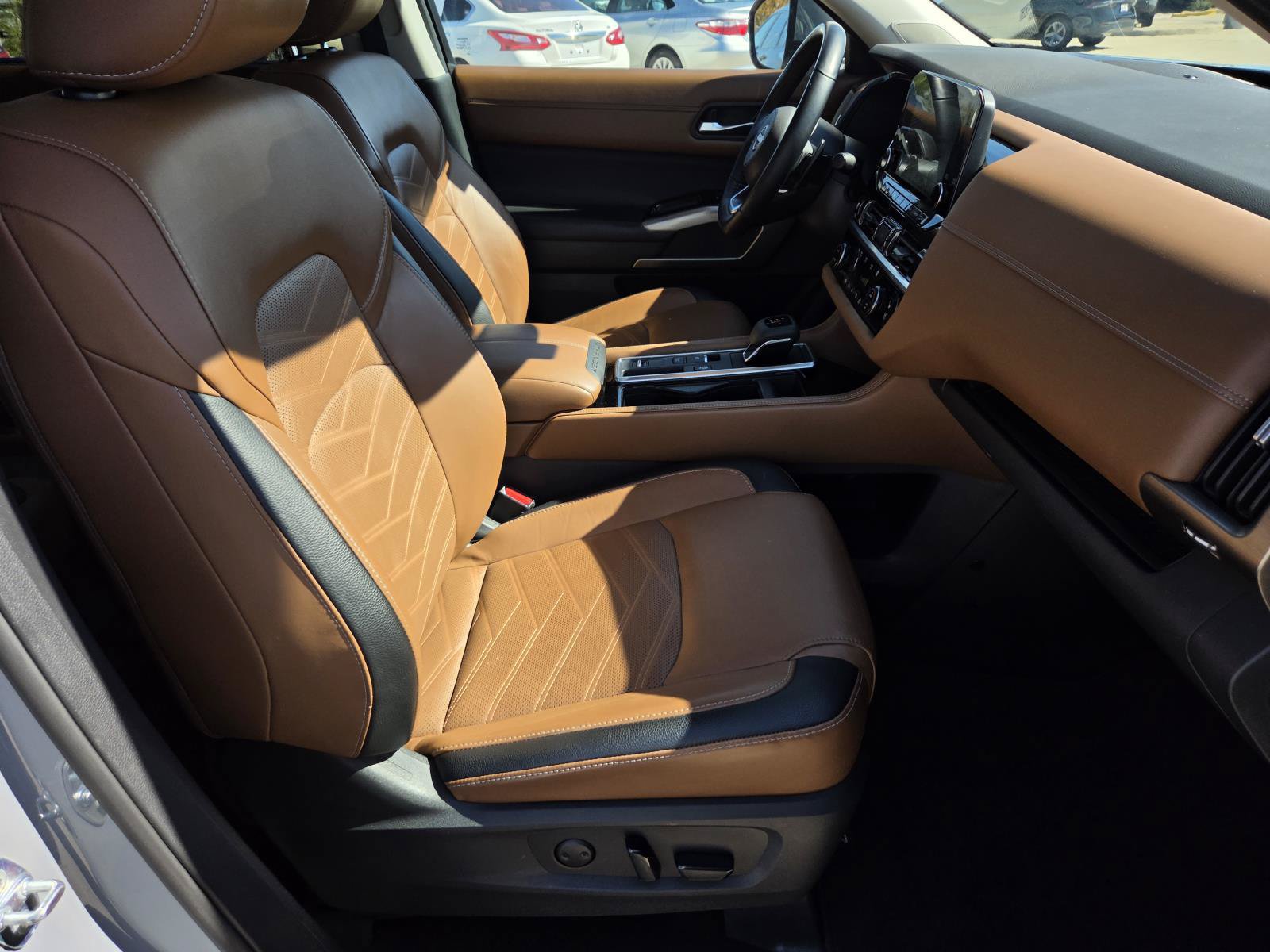 Certified 2023 Nissan Pathfinder Platinum FWD image 14