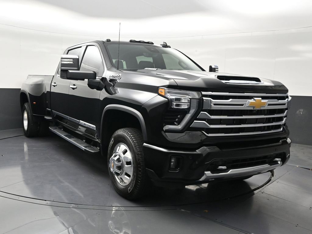Used 2026 Chevrolet Silverado 3500 High Country w/ High Country Premium Package AWD/4WD image 8