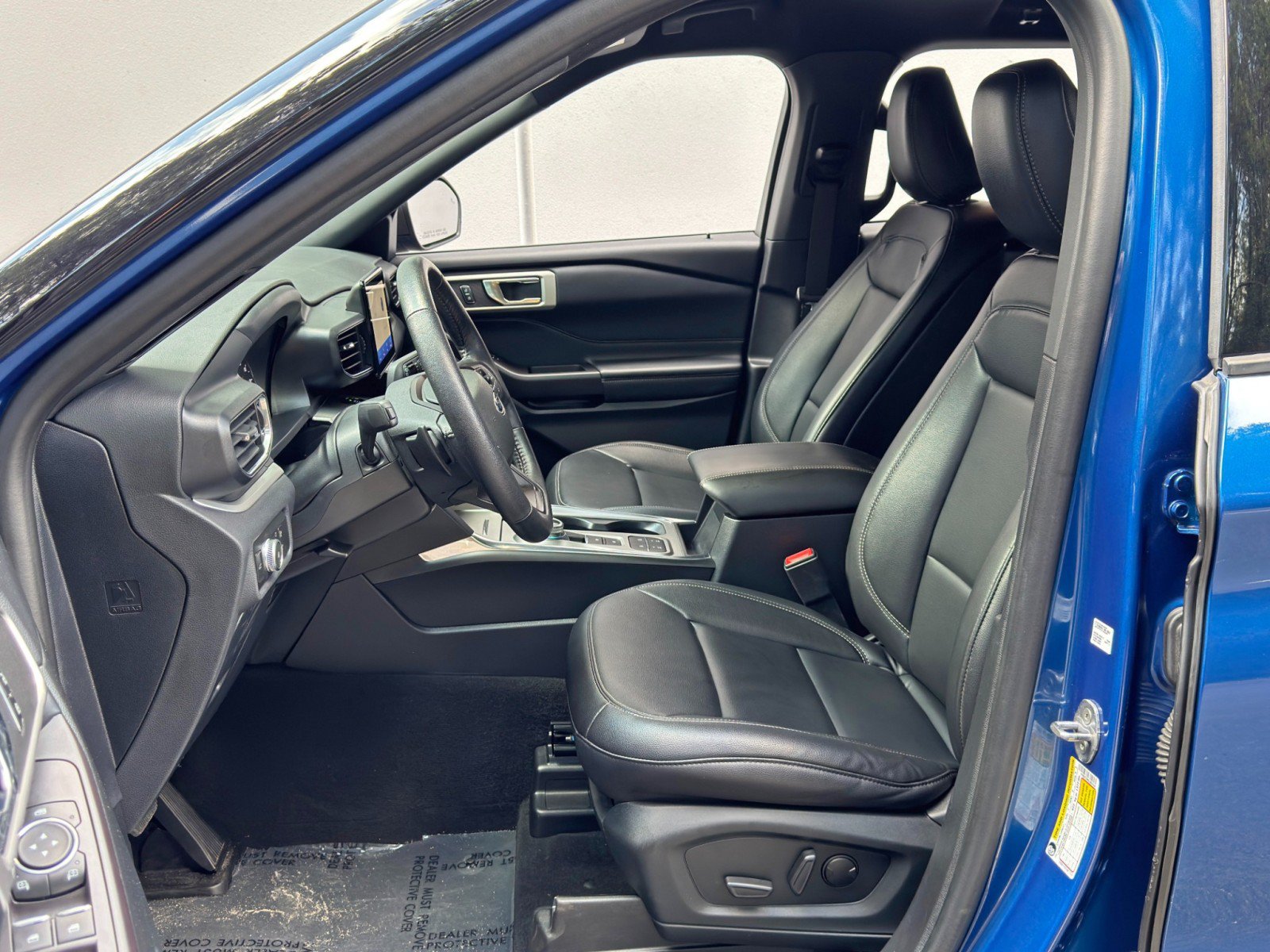 Used 2020 Ford Explorer XLT w/ Equipment Group 202A RWD image 14
