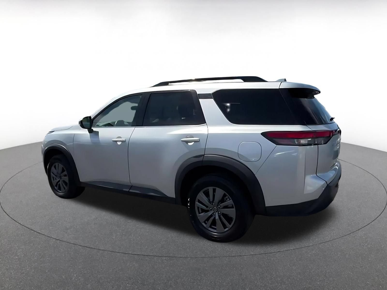 Used 2025 Nissan Pathfinder SV AWD/4WD image 9