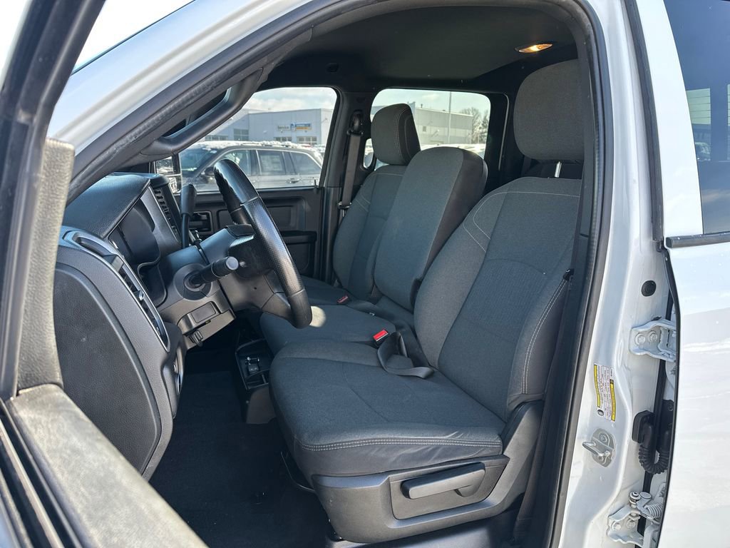 Used 2024 RAM 3500 Tradesman w/ Chrome Appearance Group image 3