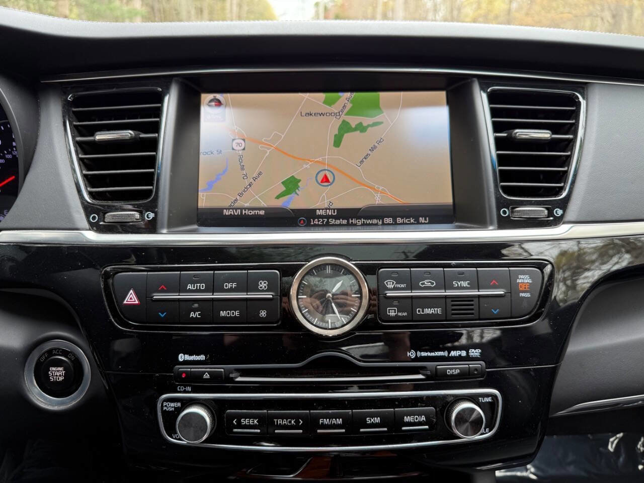 Used 2015 Kia K900 Premium w/ Interior Highline Package image 21