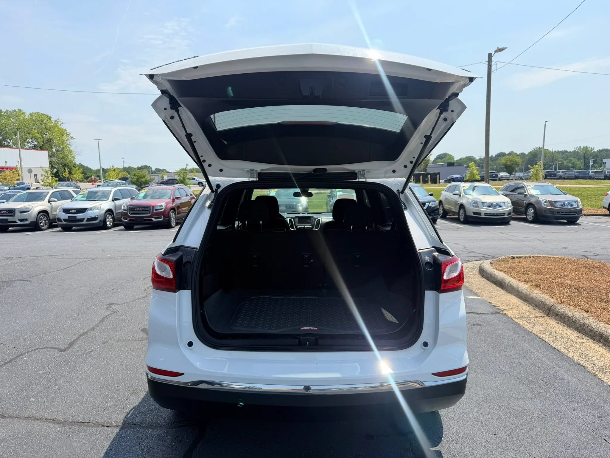 Used 2019 Chevrolet Equinox LT FWD image 25