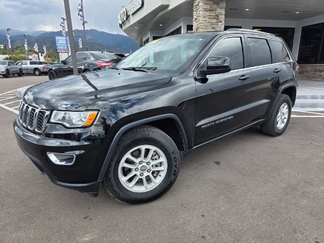 Used 2018 Jeep Grand Cherokee Laredo AWD/4WD image 2