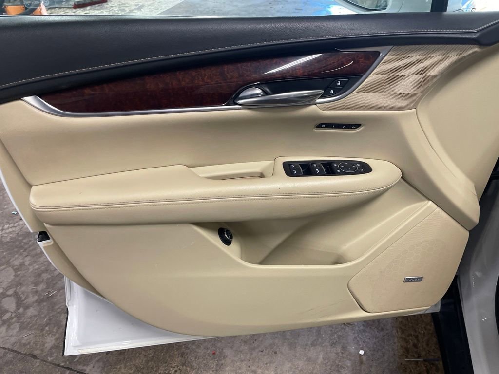 Used 2017 Cadillac XT5 Luxury w/ Driver Awareness Package image 11