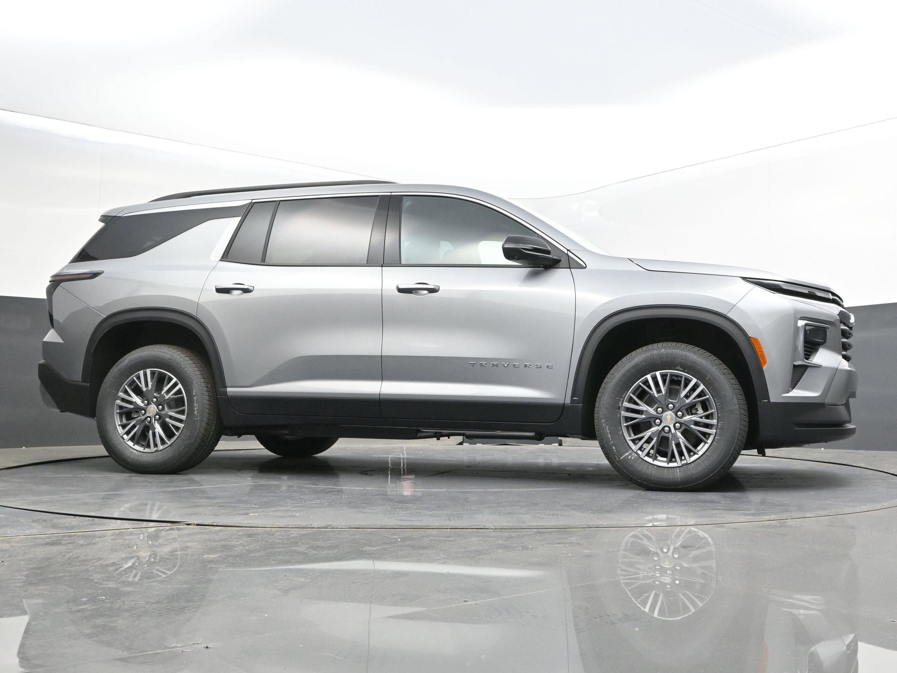 New 2026 Chevrolet Traverse LT w/ Driver Confidence Package AWD/4WD image 47