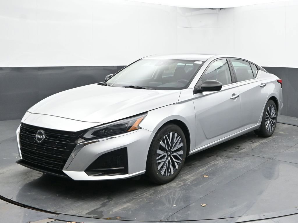 Used 2024 Nissan Altima 2.5 SV FWD image 6