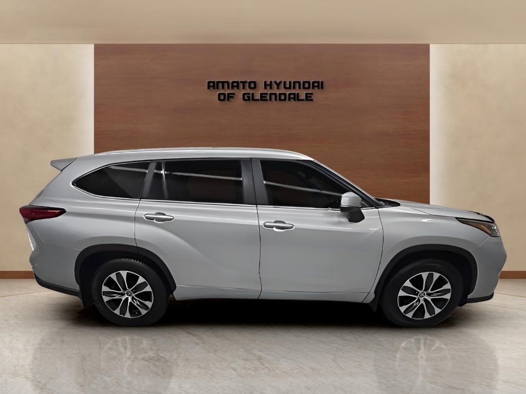 Used 2023 Toyota Highlander Limited image 7