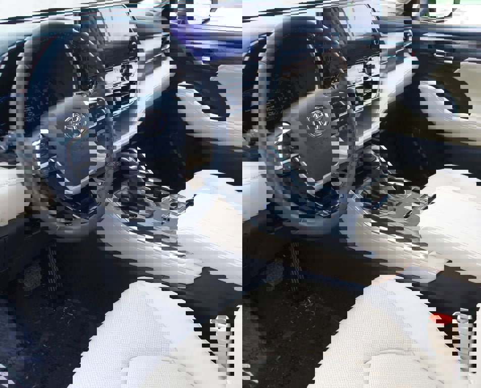 Certified 2025 Toyota Highlander Limited image 14