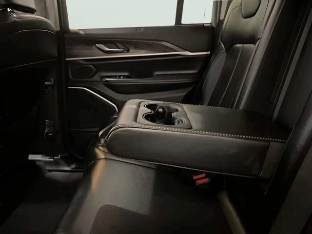 Used 2022 Jeep Grand Cherokee Limited 4xe w/ Luxury Tech Group II AWD/4WD image 36
