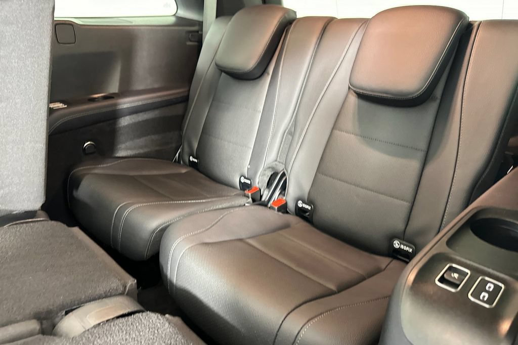 Certified 2024 Mercedes-Benz GLS 450 4MATIC image 19